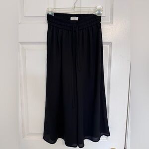 Aritzia Babaton Flowy Capri Trousers